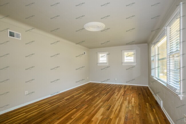 Photo - 2564 Shirley Ave