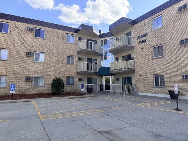 Beautiful 1-bed, 1-bath condo in Roseville