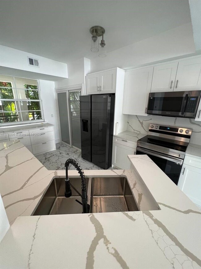 Photo - 3245 NE 184th St Unidad 13208 Rental