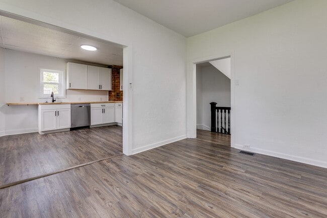 Building Photo - 929 Climax St