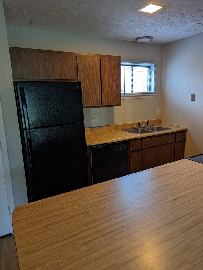 Photo - 823 Applewood Ln
