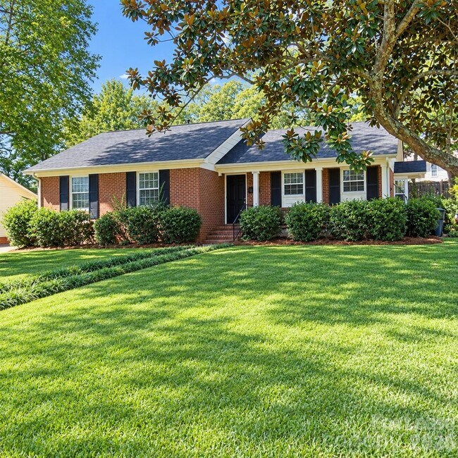 Building Photo - 7500 Thorncliff Dr