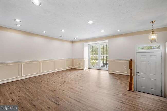 Photo - 5522 April Journey