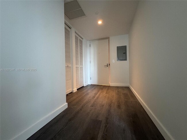 Photo - 31 SE 6th St Unit 902