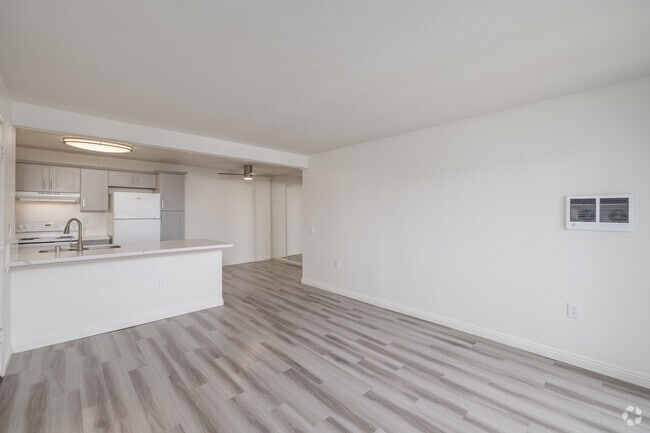 2BR, 2BA - 893SF - Living/ Dining Room - Camino Colony