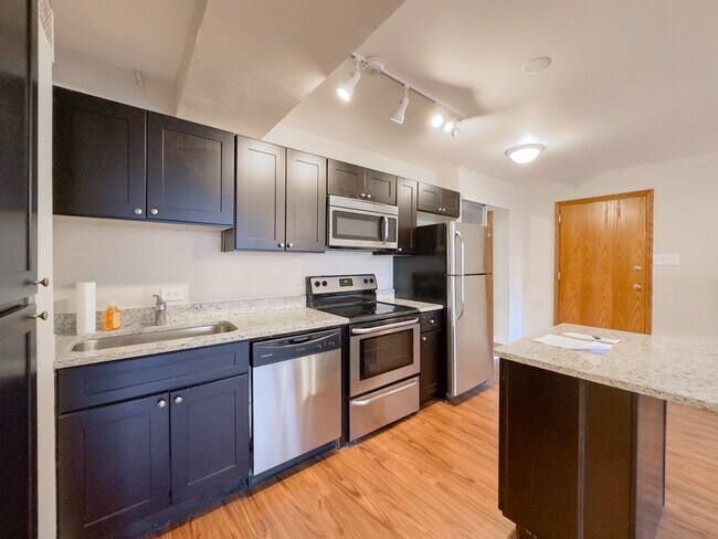 Photo - 4180 N Marine Dr Unit 803