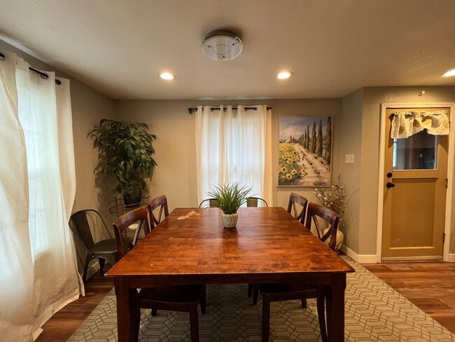 Photo - 1423 Karluk Street Unit A