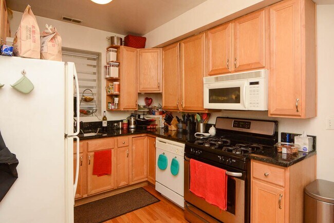 Photo - 6305 N Claremont Ave Unit 3