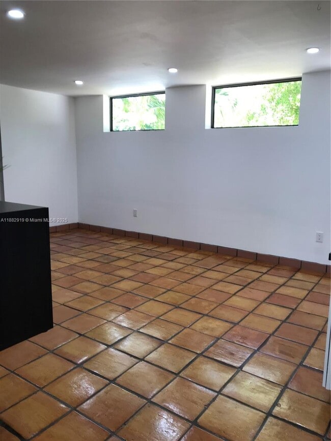 Building Photo - 180 Esplanade Dr Unit REAR Rental