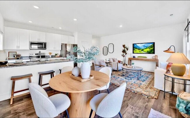 Photo - 3535 Bisham Wood Ln