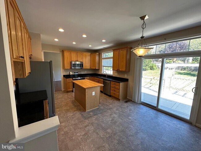 Photo - 72 Maddex Farm Dr