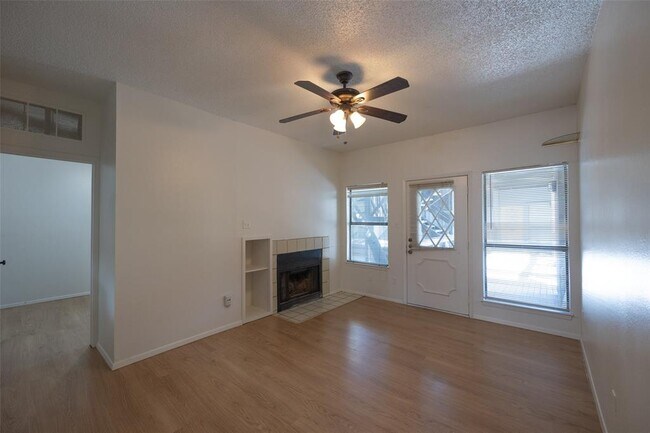 Photo - 806 W 24th St Unidad 207