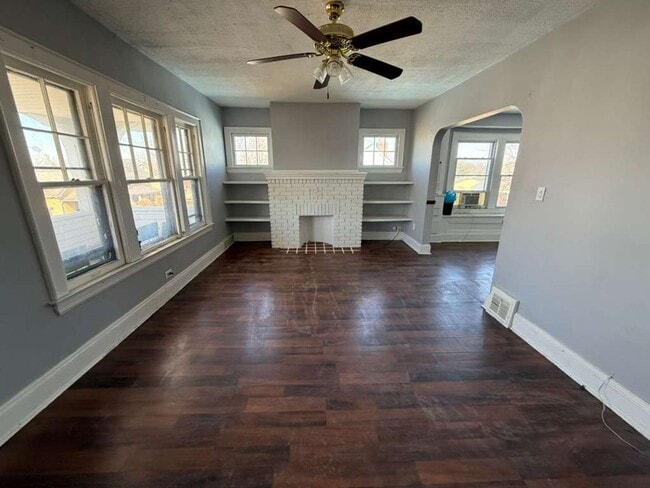 Building Photo - 4913 E 85th St Unit Up