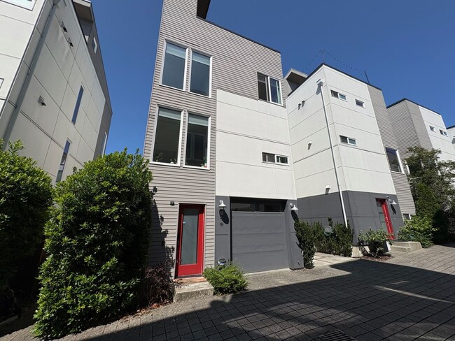 Building Photo - Leschi Townhome