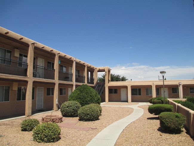 Photo - El Pueblo Apartments