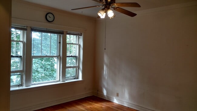 Quiet, Sunny, Desirable Roscoe Village - Quiet, Sunny, Desirable Roscoe Village Apartment Unit 1902-3