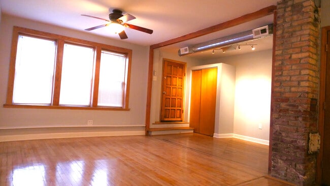 Photo - 1237 W 32nd Pl Apartment Unit 1