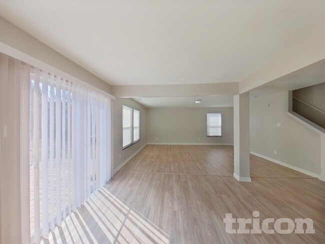 Photo - 2028 Dunsmore Ln