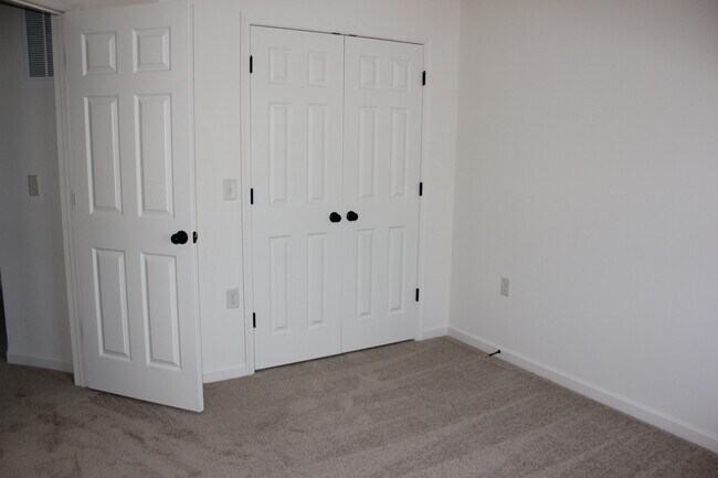 Photo - 3 Bedroom 2.5 bath Two Level Townhome