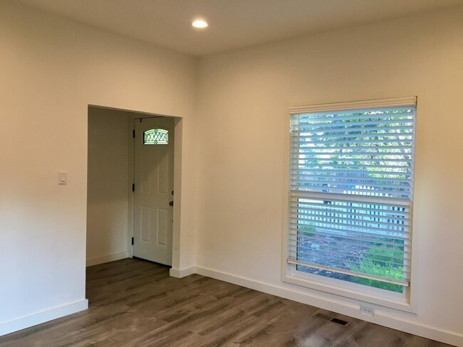 Photo - 853 Channing Ave