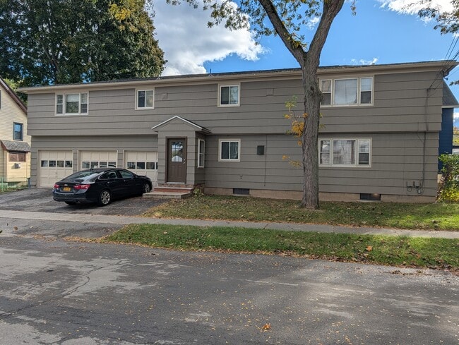 Building Photo - 402 McKinley Street Unit Apt 3