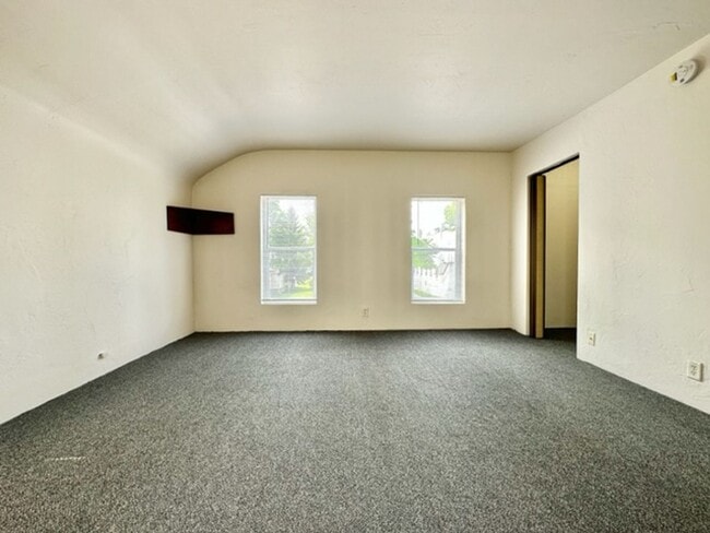 Photo - 1243 E Walnut St