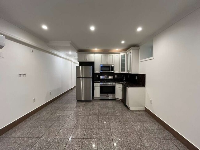 Building Photo - 380 Danforth Ave Unit 9