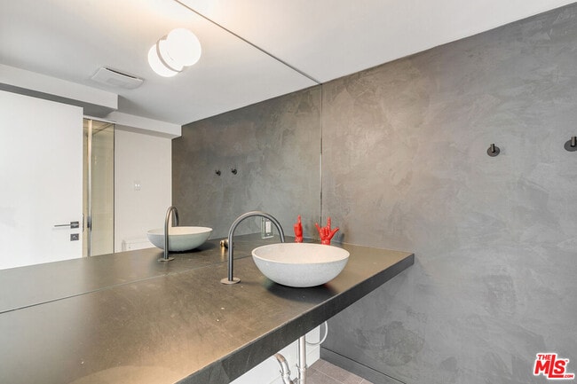 Photo - 7135 Hollywood Blvd Unidad 504