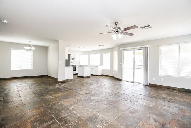 927 E Glenmere Dr