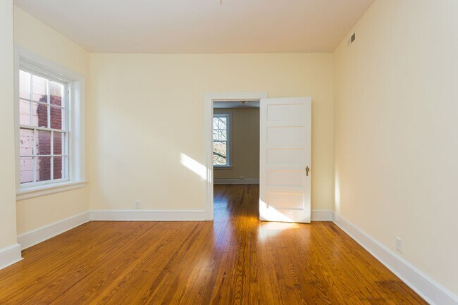 Photo - 412 W Marshall St Unit 1