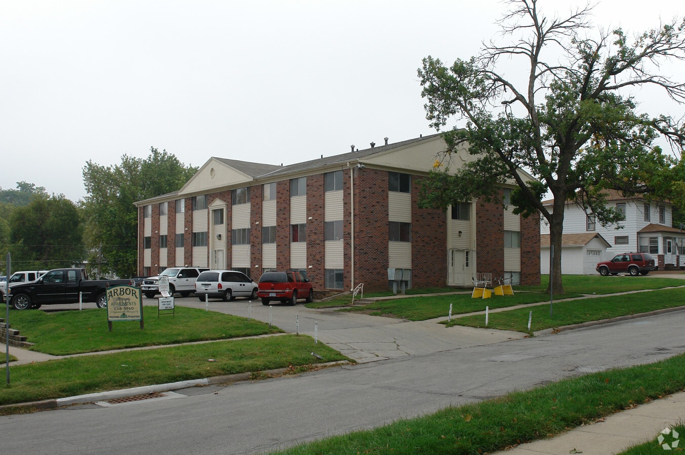 Arbor Manor Apartments - Arbor Manor Apartments