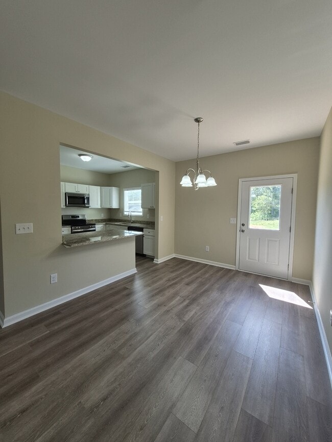 Photo - 209 Charlotte Cir