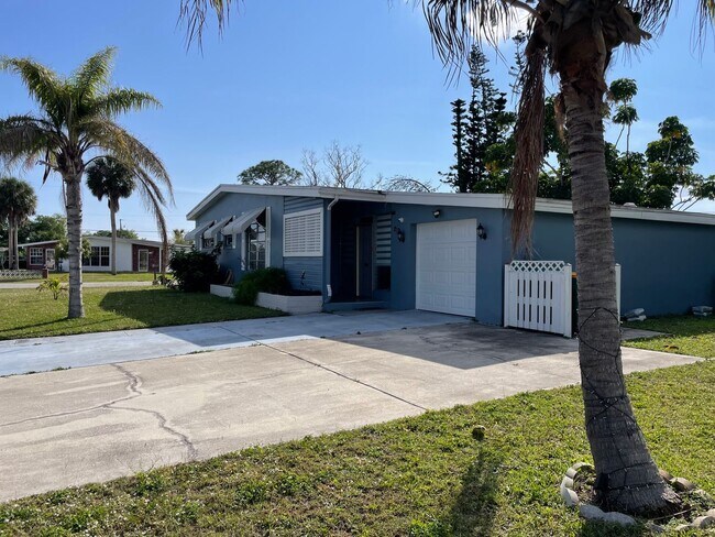 Photo - Convenient Port Charlotte Location!