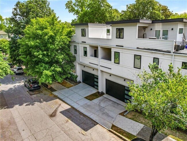 Photo - 520 Wabash Ave NE