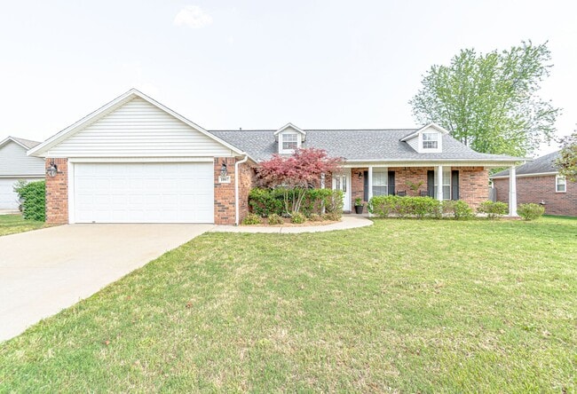 Building Photo - Beautiful Bentonville Home!