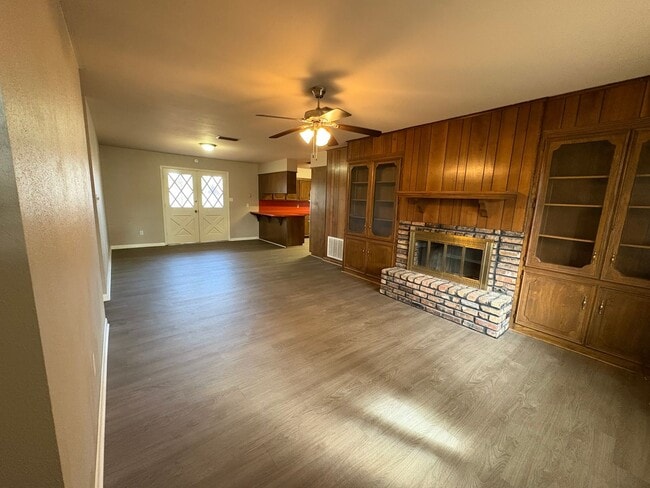 Photo - Beautiful 3 bedroom/2 bath with Garage and Central Air & Heat!