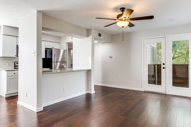 Building Photo - Creekside Condominumums Unit 25