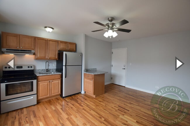 Photo - 7445 N Greenview Ave