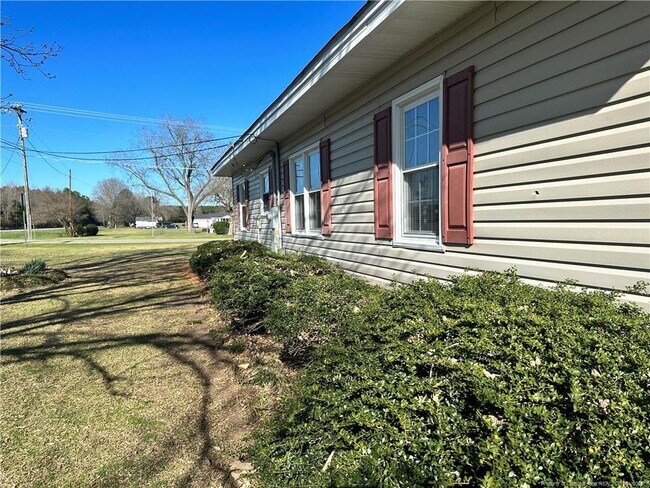 Photo - 8927 Main St