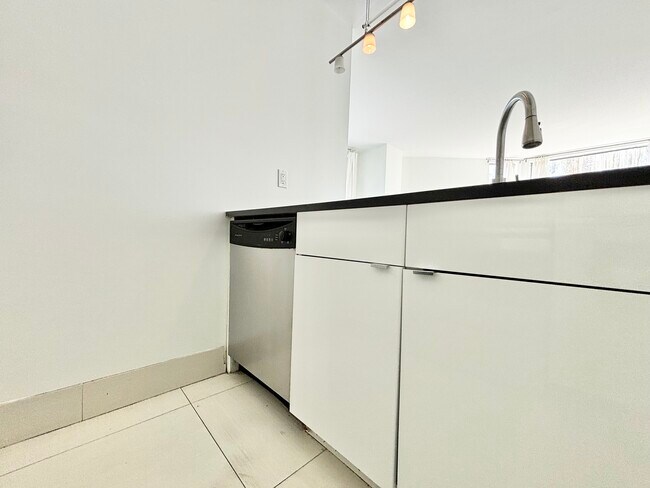 Photo - 3949 Los Feliz Blvd. Los Angeles, CA 90027 Unit 518