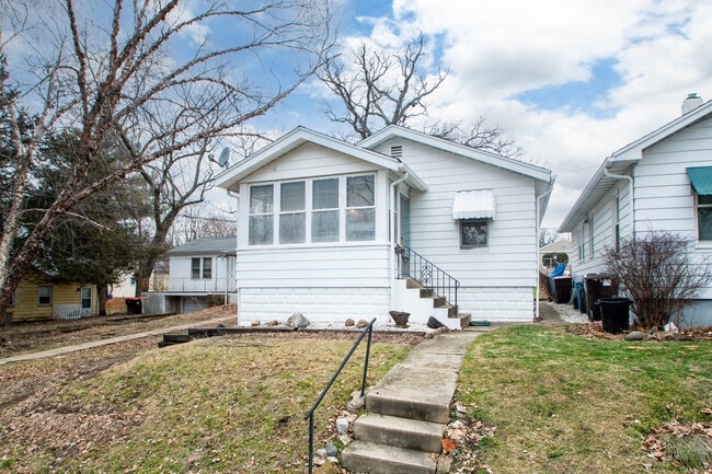 Building Photo - 1127 E Corrington Ave Rental