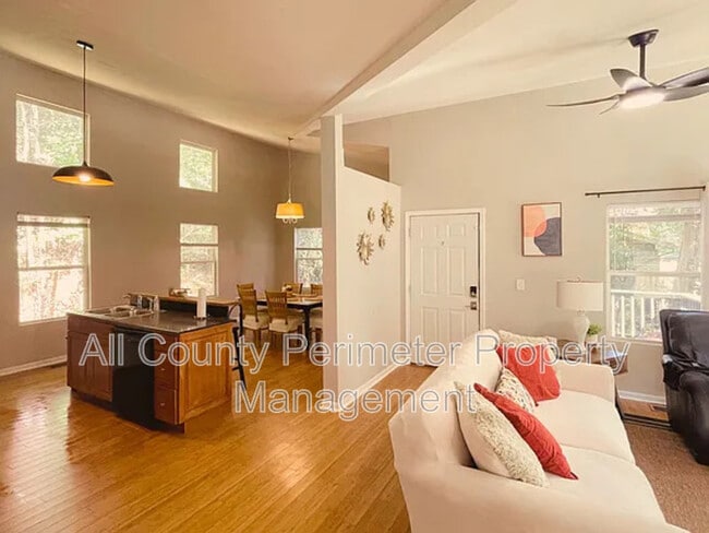 Photo - 837 Forrest Cir SE