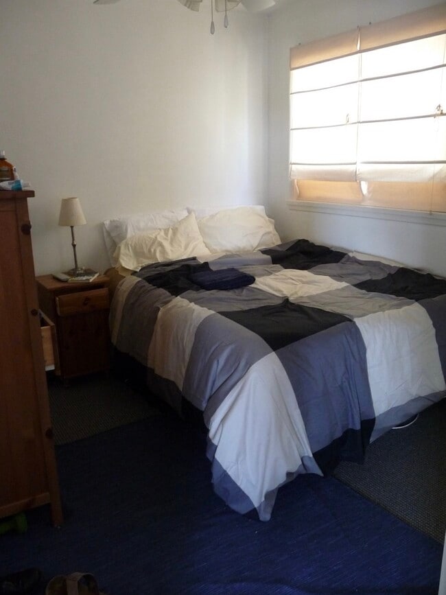 Building Photo - 2301 Oak St