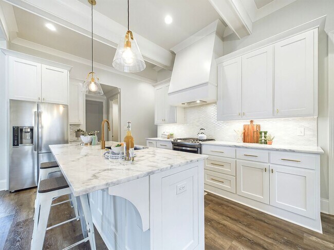 New in Broussard, LA – Stunning 4 Bed, 3 B... - New in Broussard, LA – Stunning 4 Bed, 3 B... House