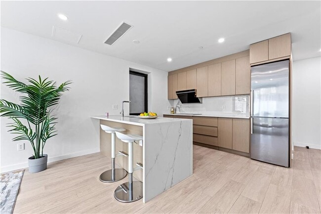 Photo - 355 53rd St Unidad 2A