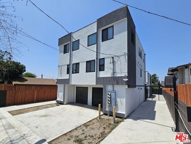 Building Photo - 4112 1/2 Normandie Ave Rental