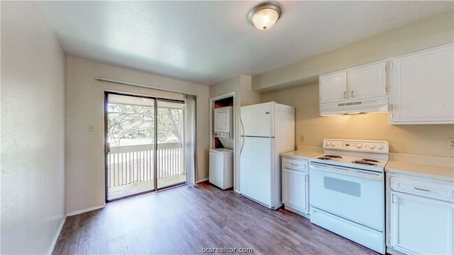 Photo - 303 Manuel Dr