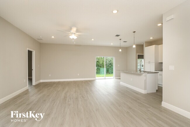 Photo - 140 Warwick St SE