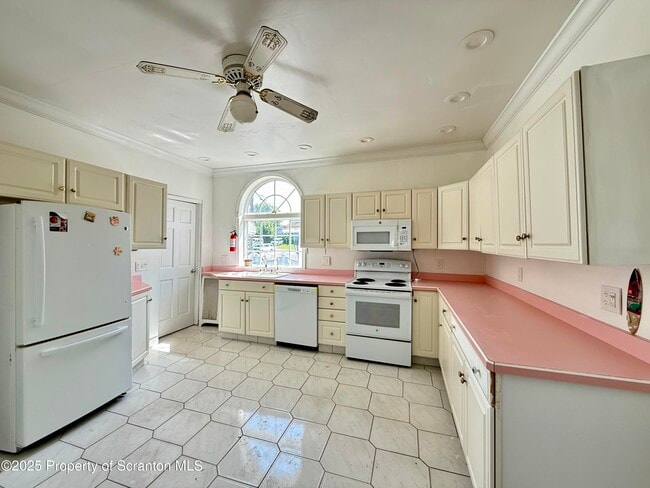 Building Photo - 201 Pittston Ave Rental