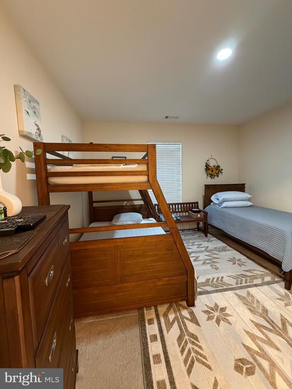 Building Photo - 501 Hungerford Dr Unit 151